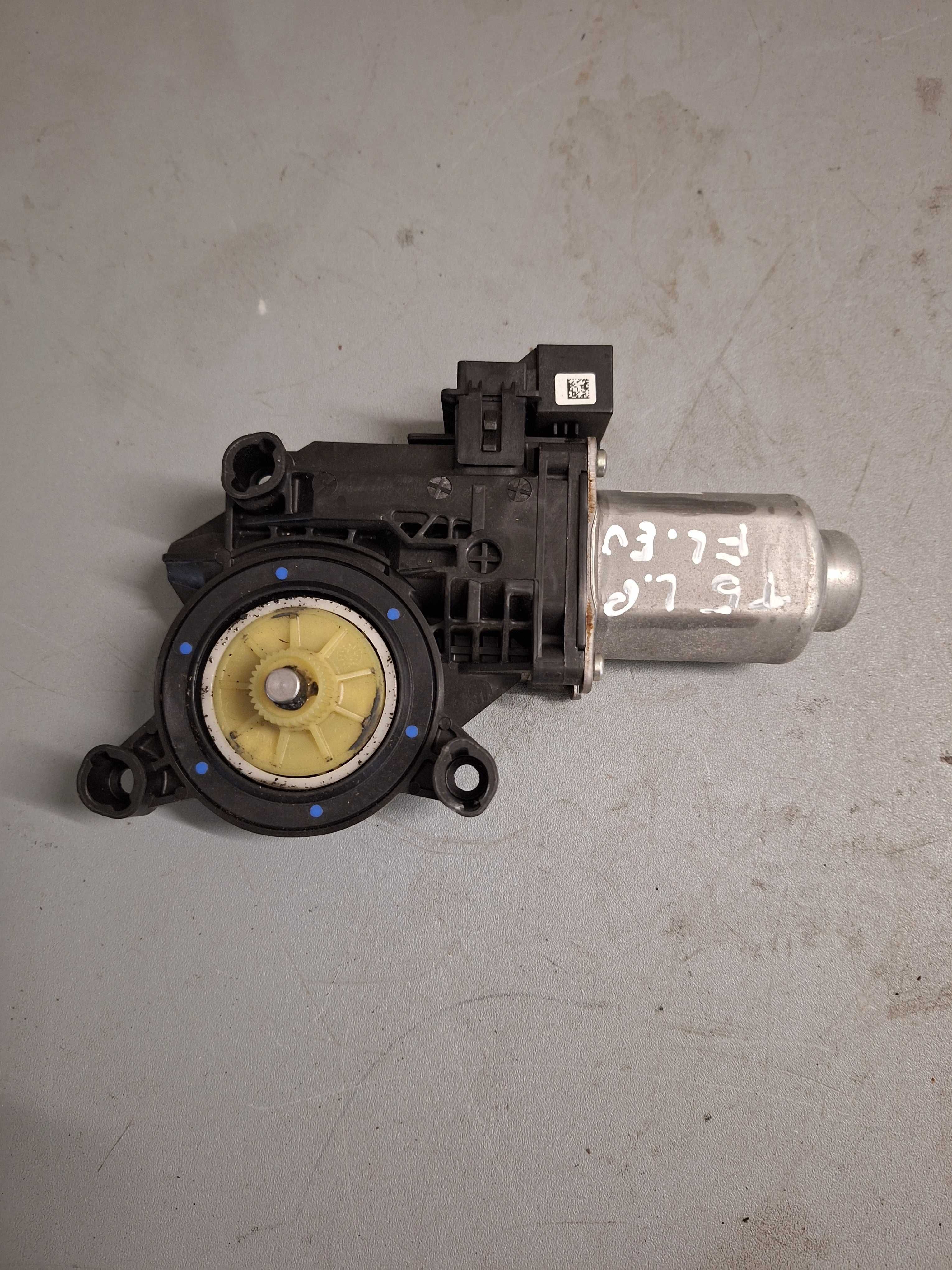 silniczek szyby lewy przód VW T5 LIFT  7E095,9801