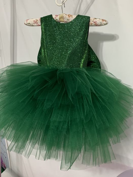 Сукня ялинка на 5-6 рокiв зеленого кольору у садочок на свято