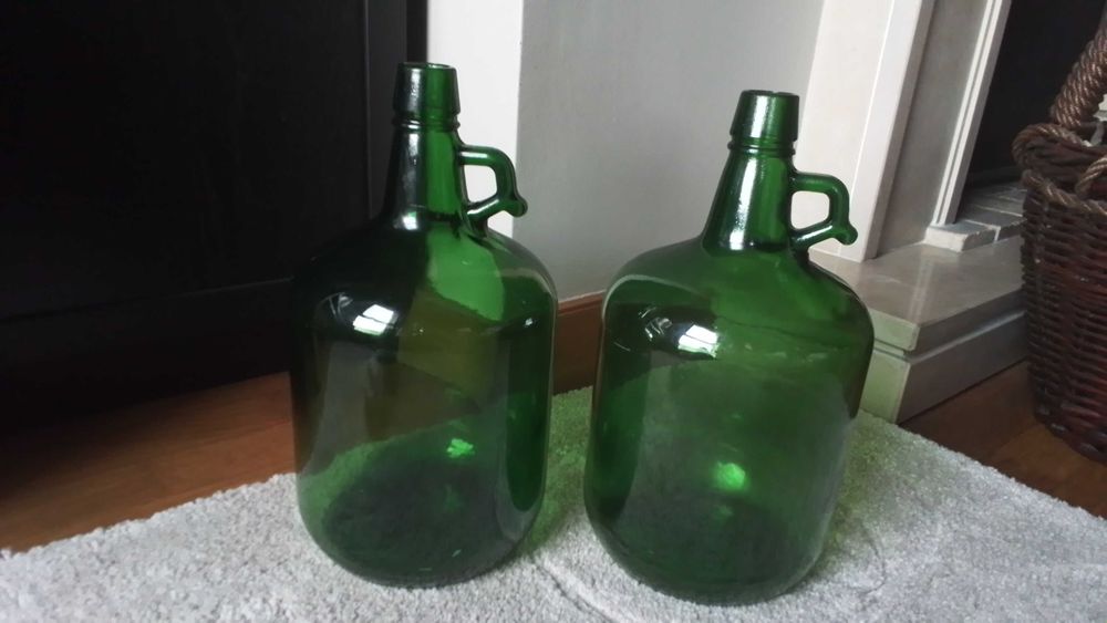 Garrafões de vidro com asa