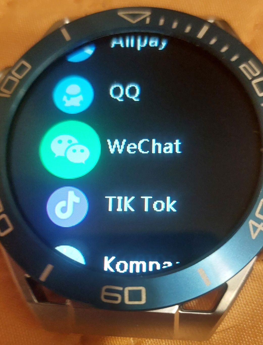 Super smartwatch z ekranem Amoled i NFC