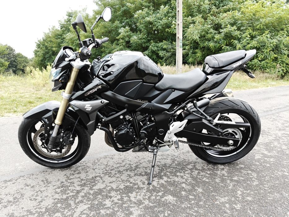 Suzuki GSR 750 piękny stan Niemcy oryginał tylko 11 tys km