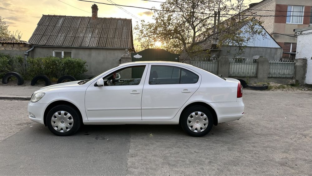 Skoda octavia a 5  автомат в хорошем состоянии