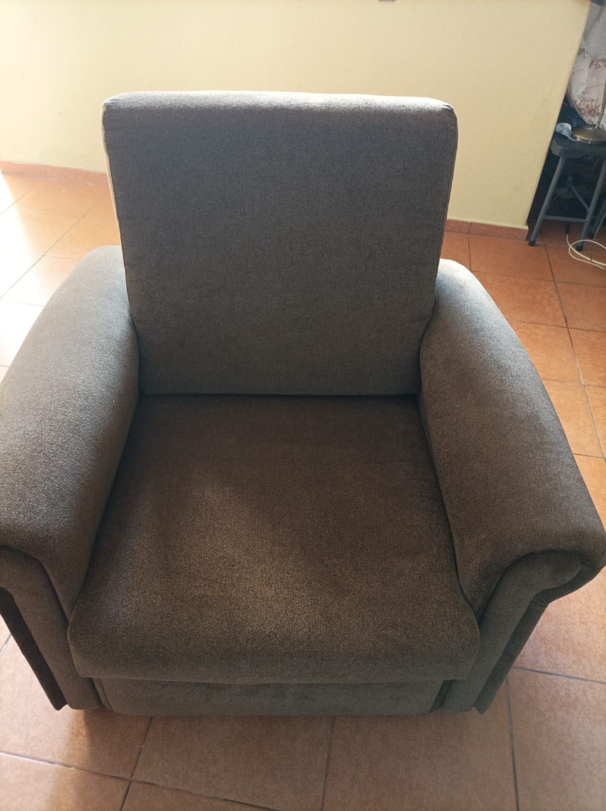 Sofá castanho veludo e 2 cadeirões