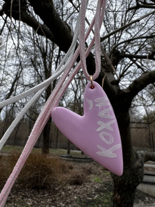 Шнурок з серцем з полімерної глини