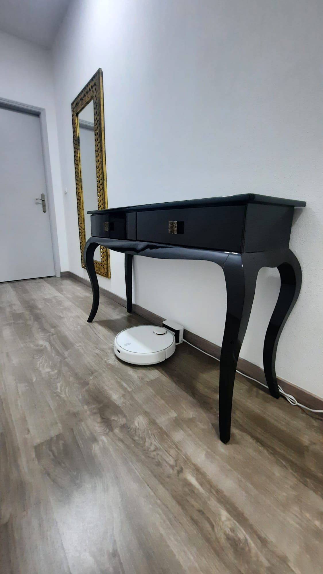 Consola preta alto brilho