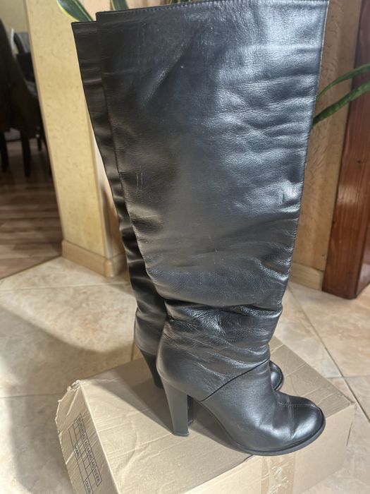 Шкіряні чоботи на каблуку
