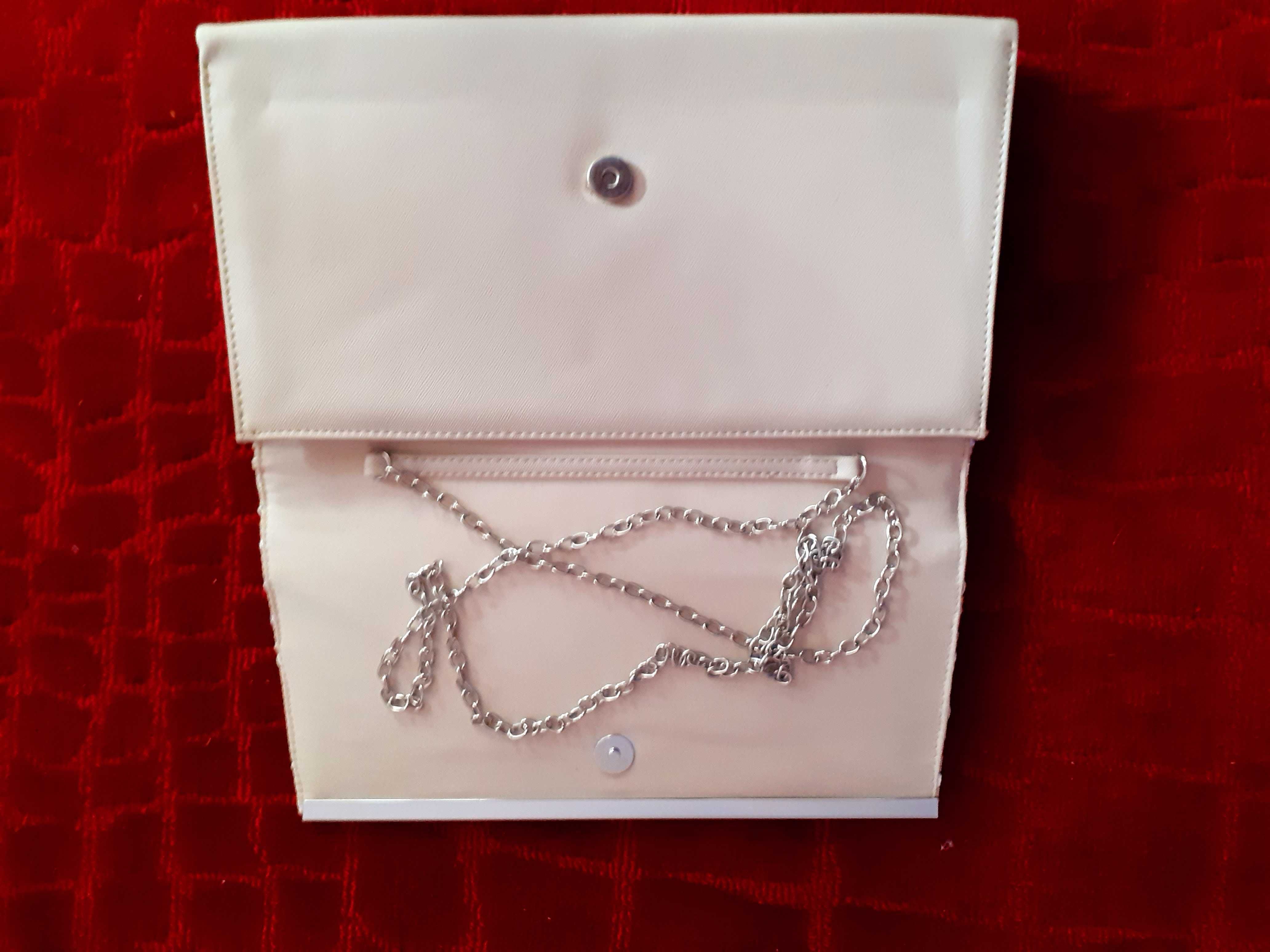 Elegancka torebka kopertowa, beżowo- srebrna, na łańcuszku