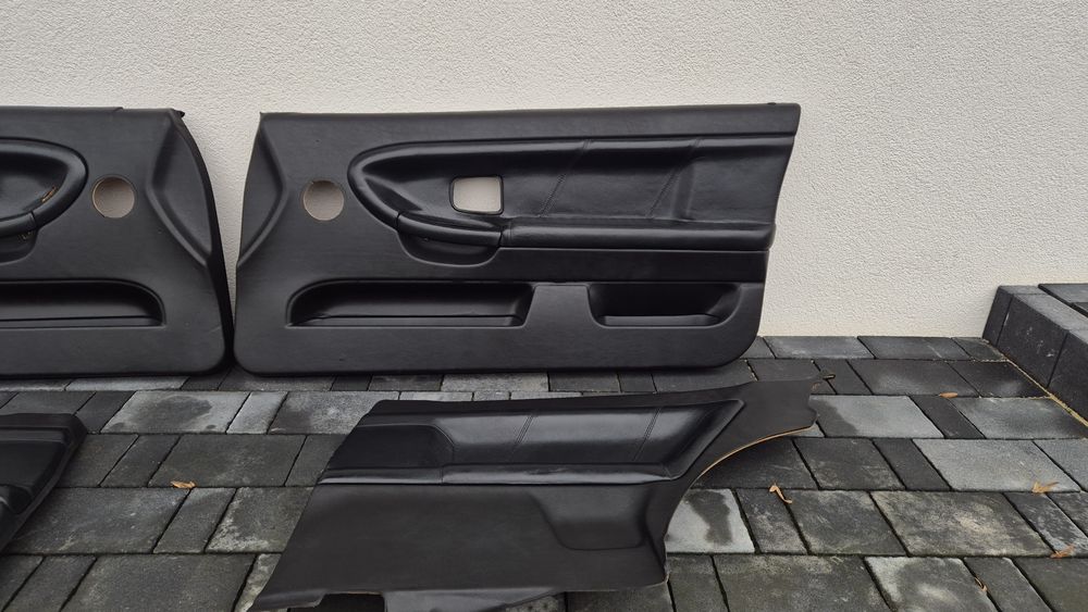 Boczki z przeszyciami bmw e36 coupe skórzane czarne wnętrze