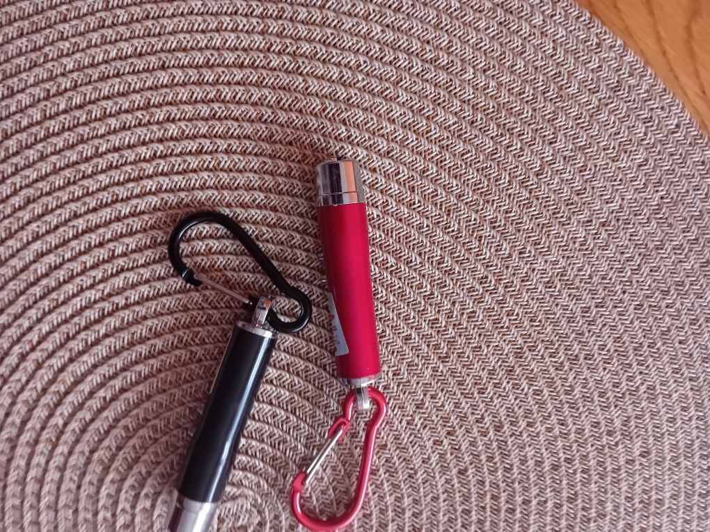 2 breloczki z laserem nowe