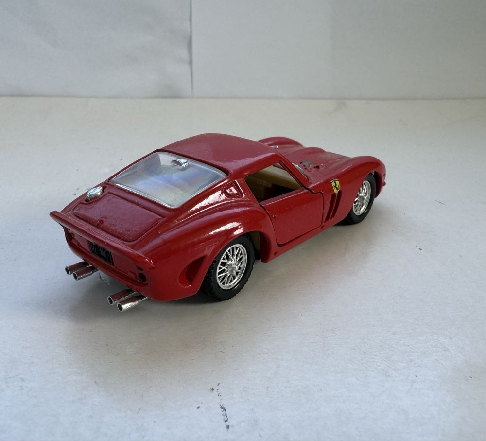 Model samochodu w skali 1:43 Ferrari 250 GTO Solido Bburago