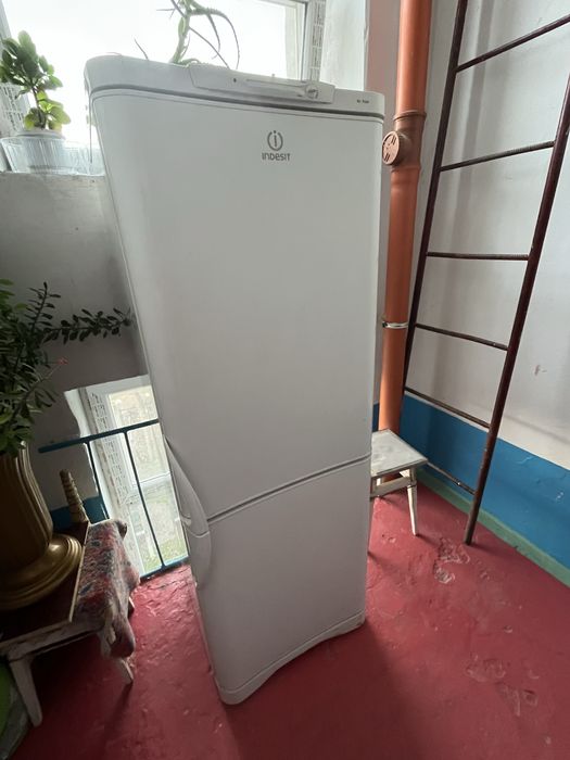 Продам холодильник