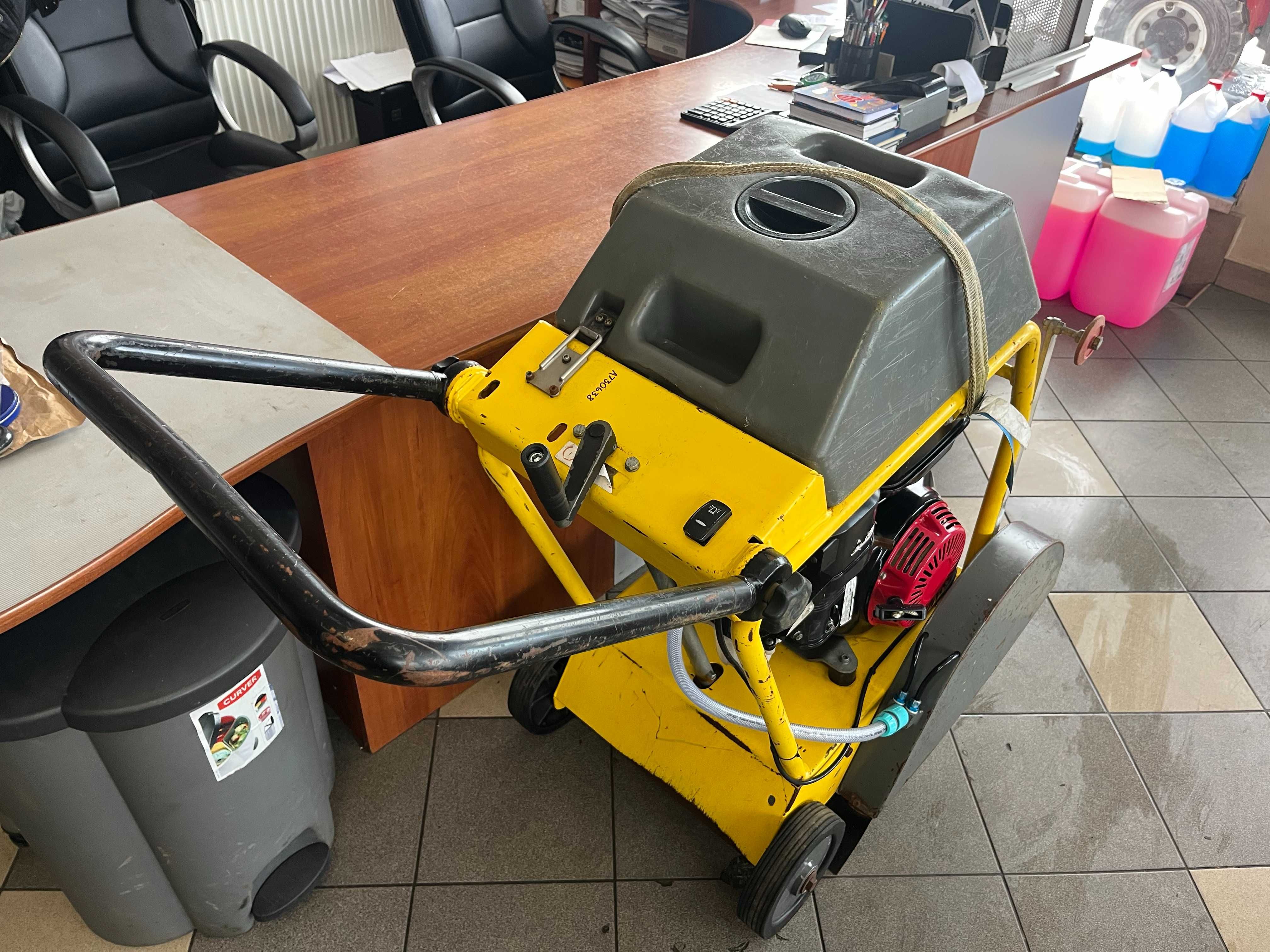 Przecinarka jezdna betonu asfaltu WACKER NEUSON BFS 1345