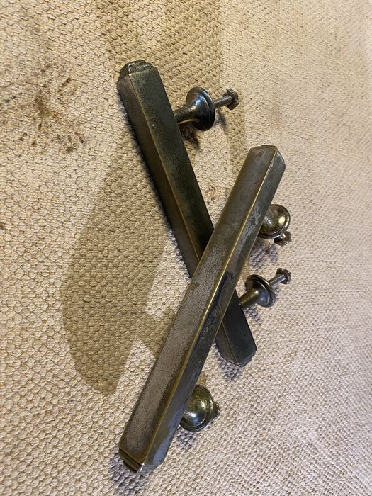 Puxador de porta vintage em latão