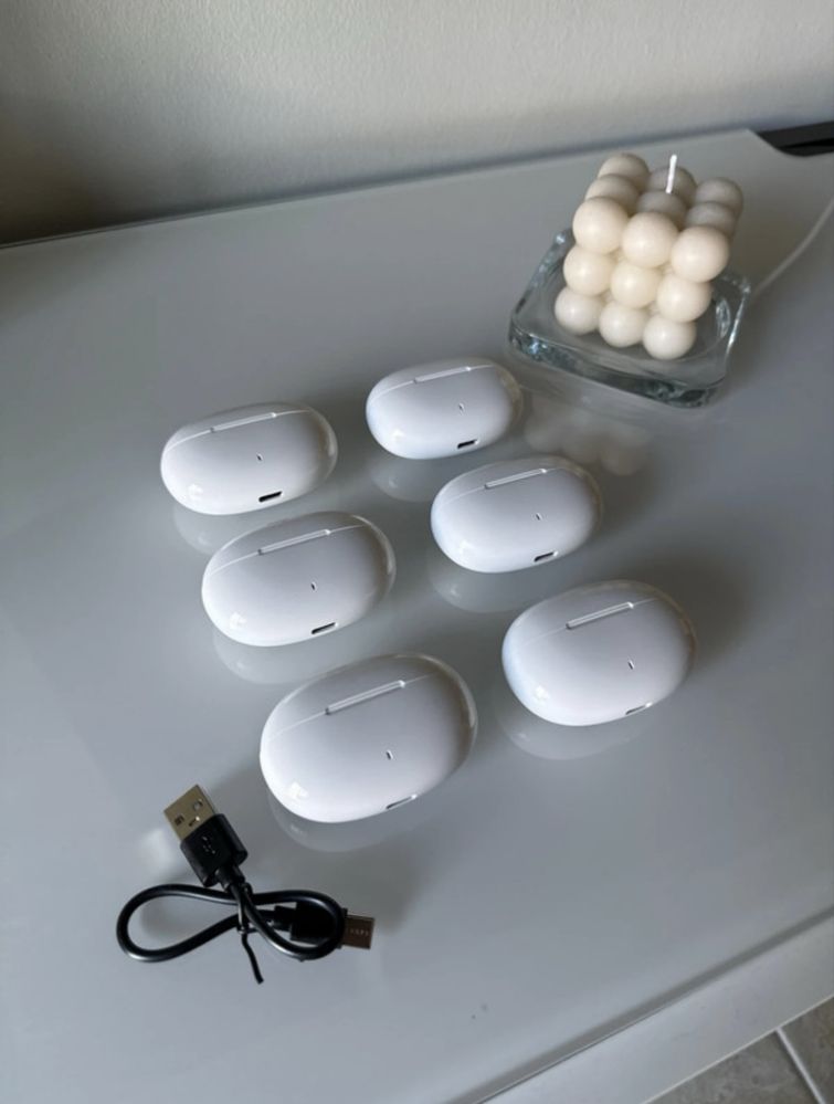 Fones bluetooth em branco