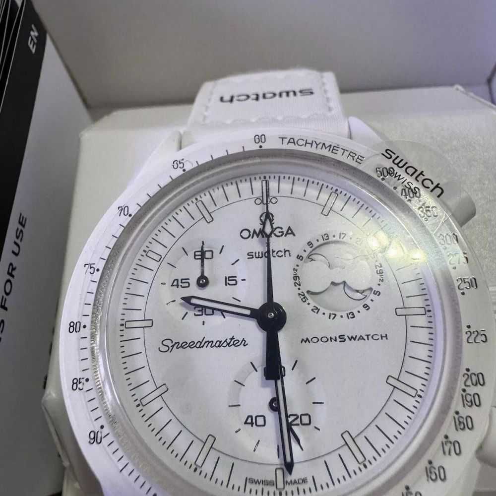 Zegar SO33W700 – Omega, Swatch i Snoopy Moonphase