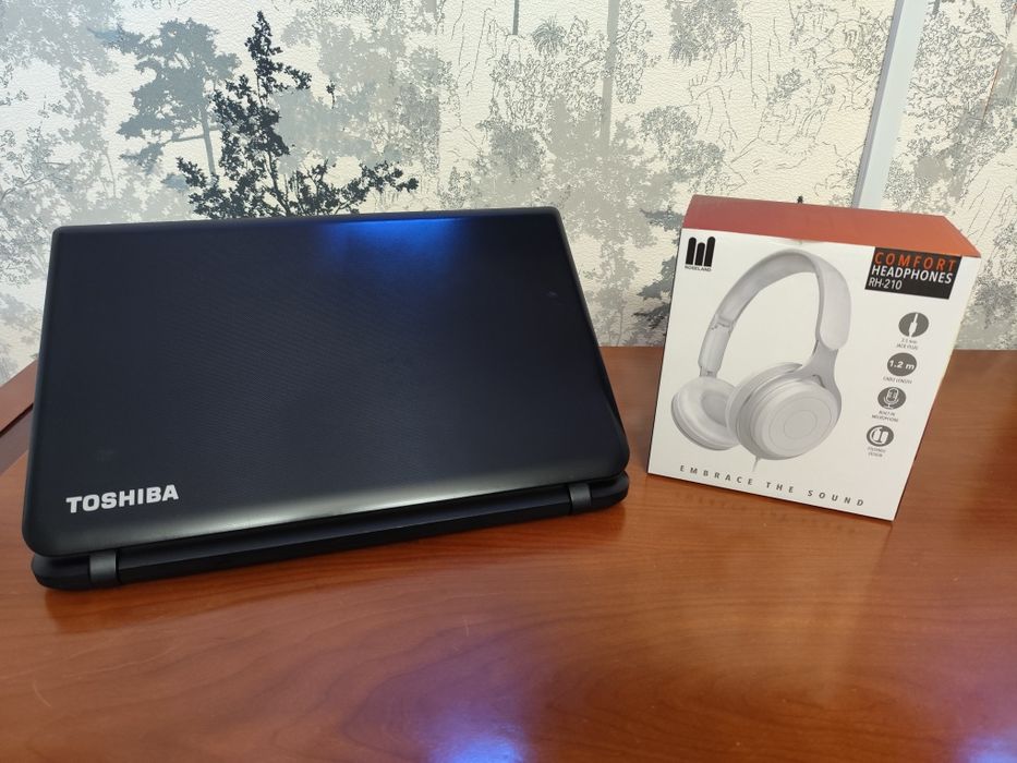 Portátil Toshiba L50 OFERTA de Headphones 

Portátil com:

Windows 1