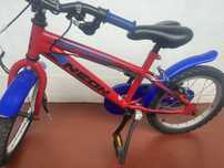 Bicicleta criança pequena T 16
