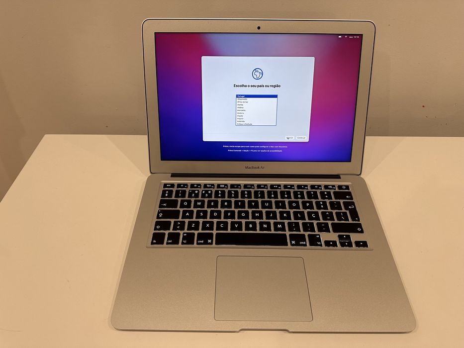 Apple MacBook Air 2017 (logotipo iluminado)