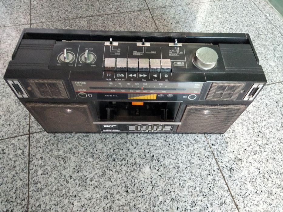 Rádio e leitor de cassetes