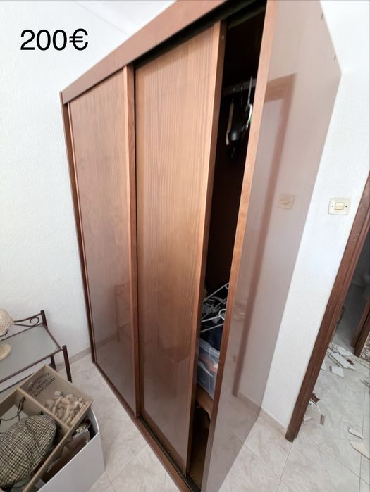 Guarda fato como novo