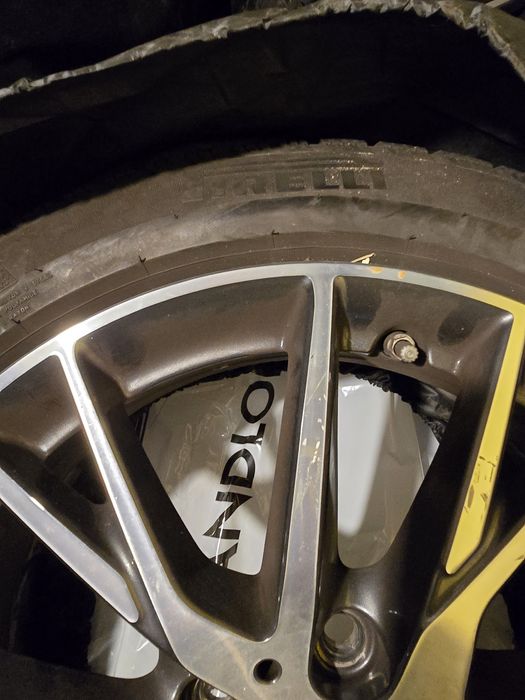 Felgi r17 z oponami Pirelli