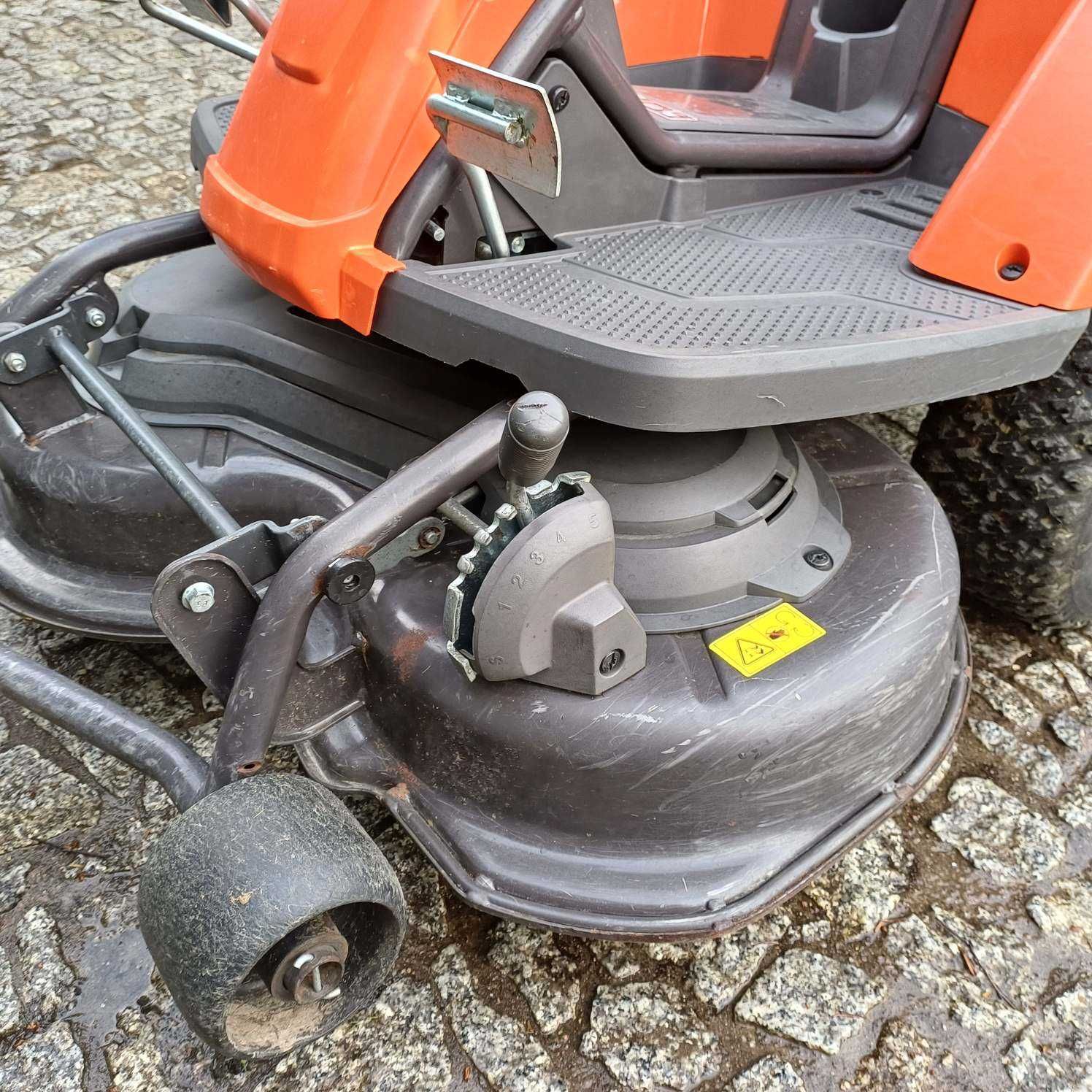 Husqvarna Rider R112C + kosisko Combi 85 Hydrostat stan bdb.
