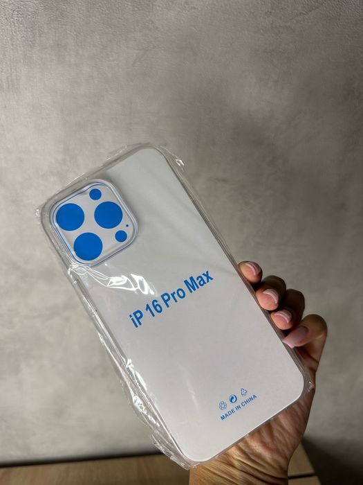 Чехол и защитные стекла на iPhone 16 Pro Max