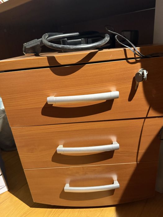 Modulo de gavetas em mogno com fechadura