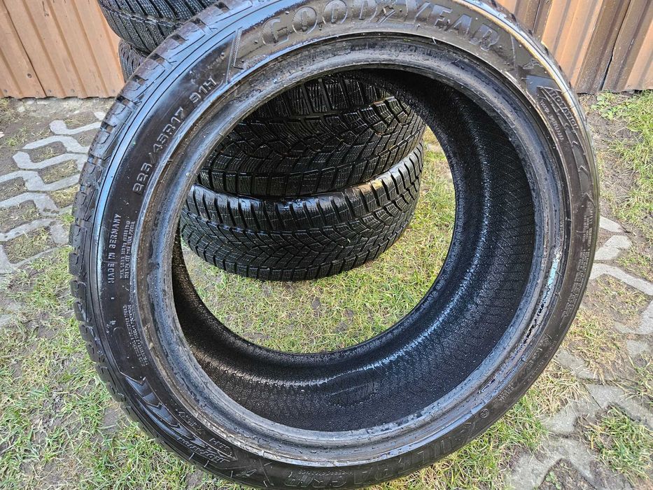 Komplet opon zimowych 225/45R17