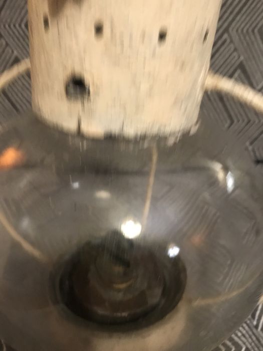 Lanterna antiga com globo