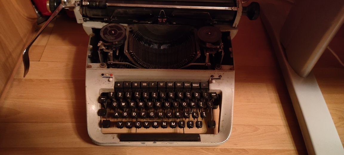 Maszyna do pisania stara