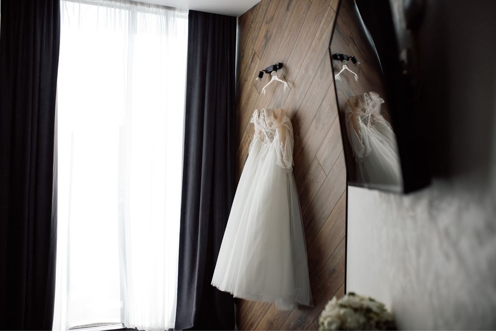 Весільна сукня.