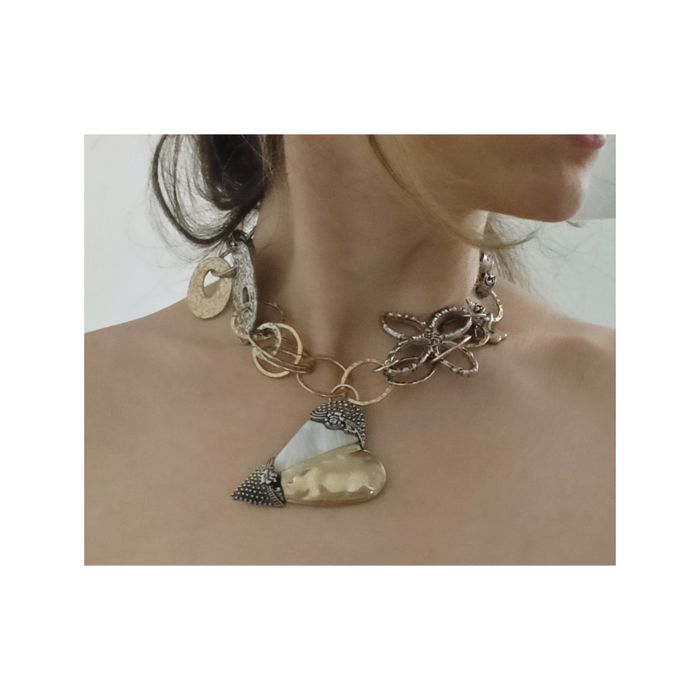 Masuwna metalowa kolia