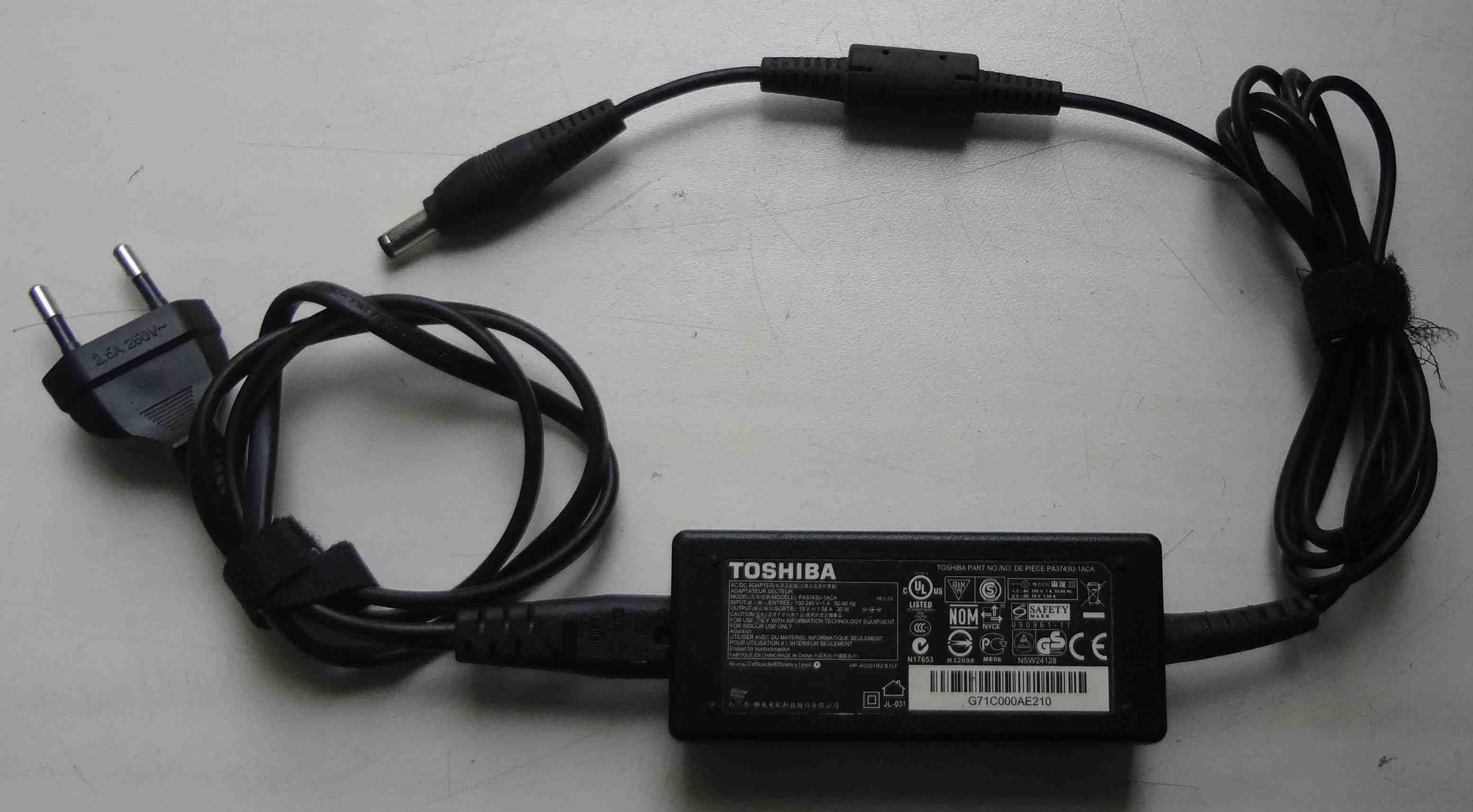 Блок питания Toshiba 19V 1.58A PA3743U-1ACA, зарядка