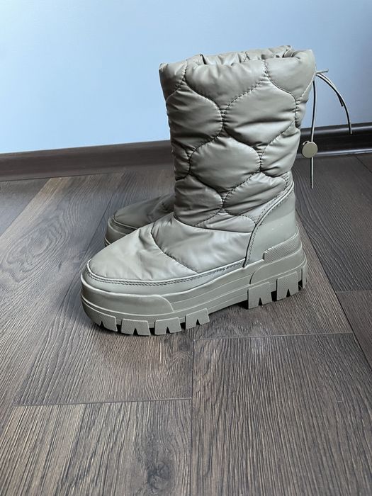 bershka  Дутики  хакі угги уги  35 р 22,5 - 23,см