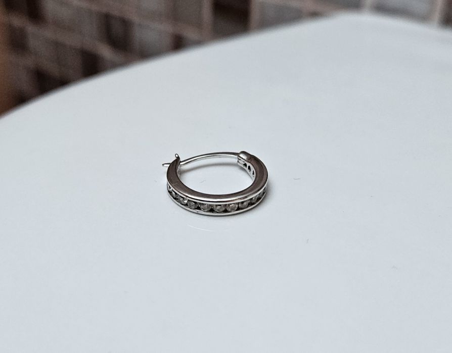 Kolczyk kółeczko z cyrkoniami Apart