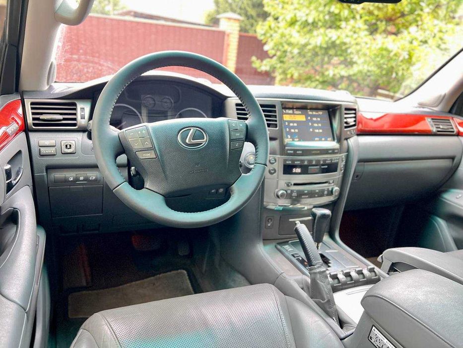 Продам Lexus LX570