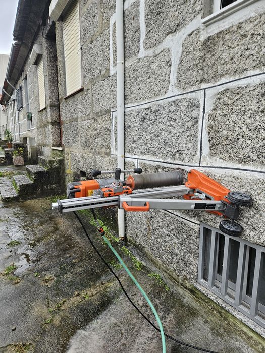 Carotes e Furos em pedra azul, granito e betão