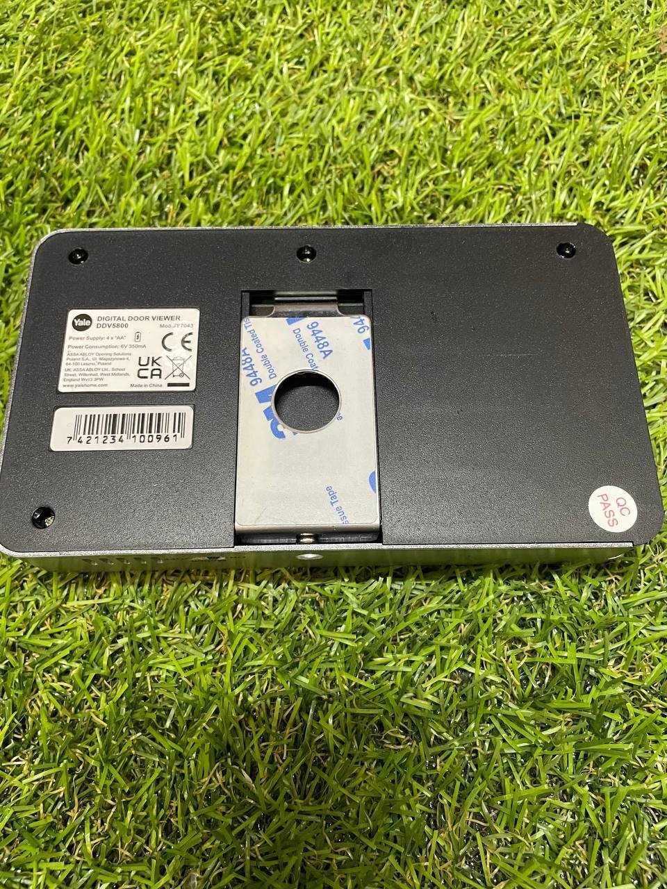 Elektroniczny wizjer drzwiowy Yale 5800 Digital Door Viewer 4,3"