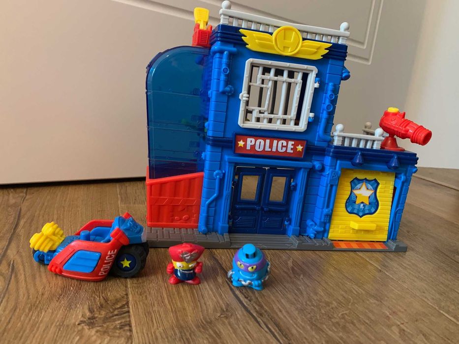 Super Zings Things Posterunek Policji + Pojazd + 2 figurki