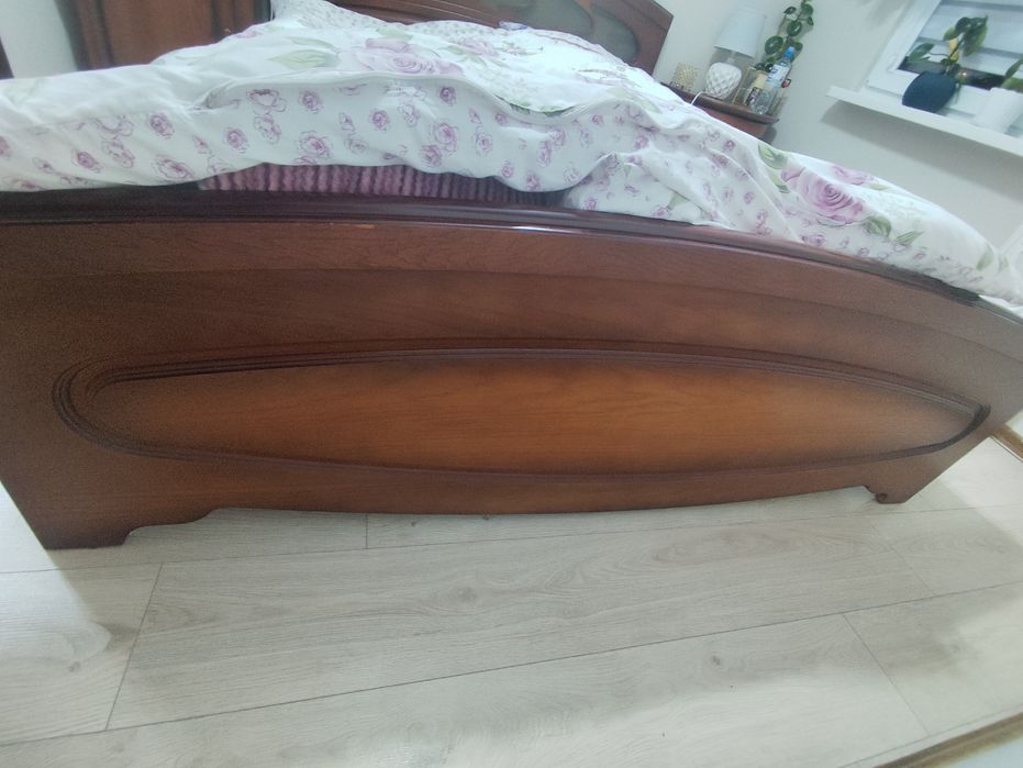 Łóżko drewniane z 2 szafkami nocnymi