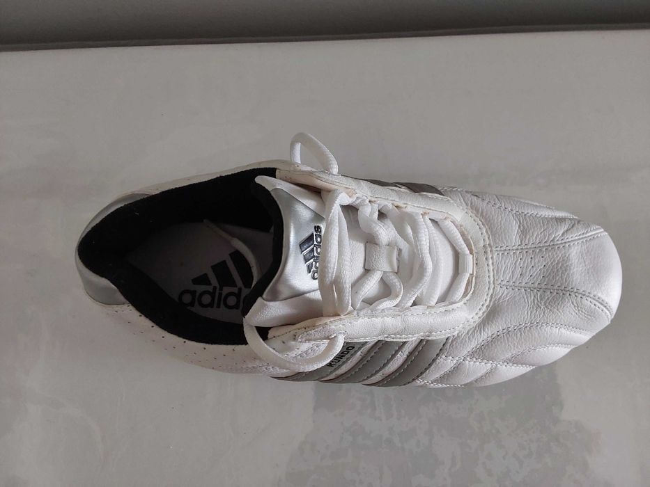 Tenis treino Adidas Brancos Mulher