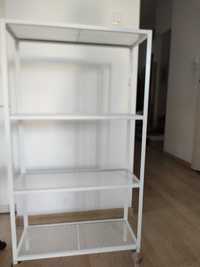 Biała półka Ikea z 4 stojakami