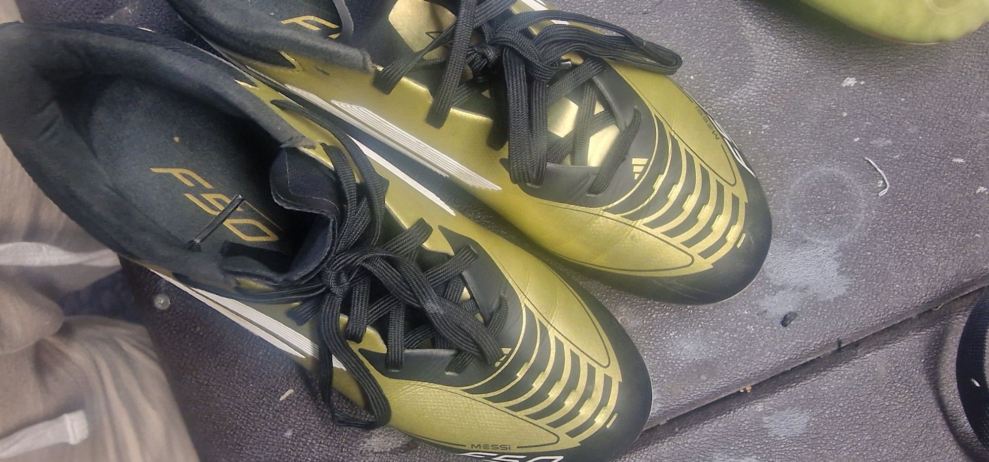 5 pares de Chuteiras Messi F50 NOVAS