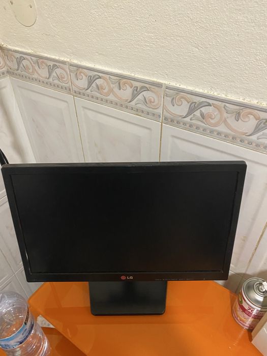 Monitor LG semi novo