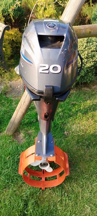Yamaha F20 silnik zaburtowy Ponton ratiwniczy DSB 380