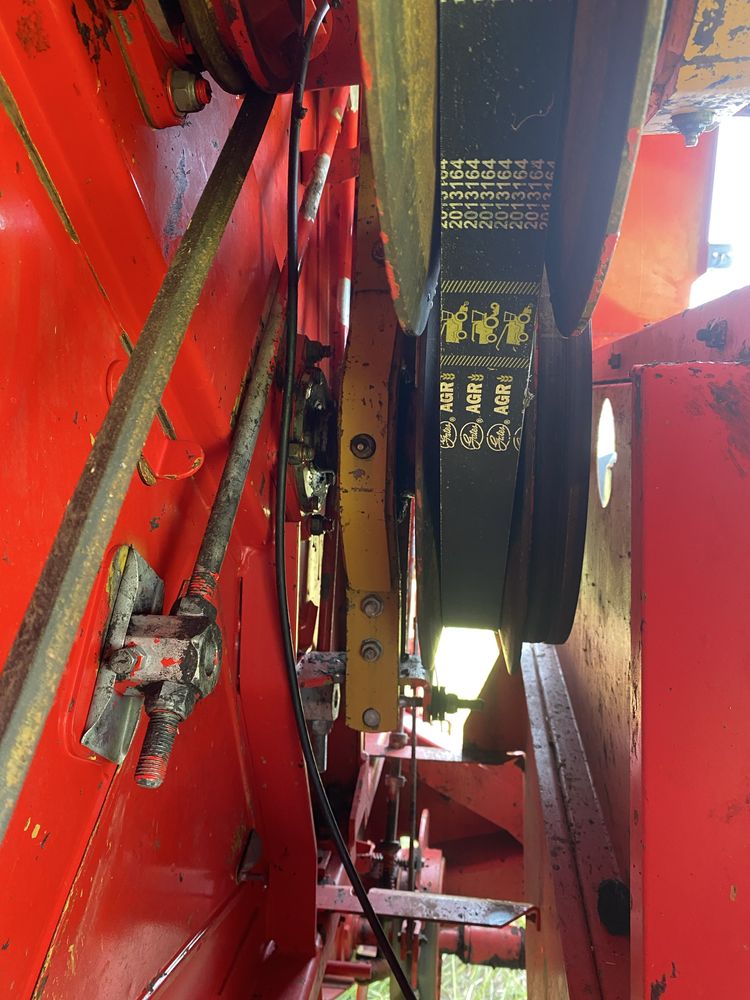 Комбайн зернозбиралний MASSEY FERGUSON 28/SAMPO 2075