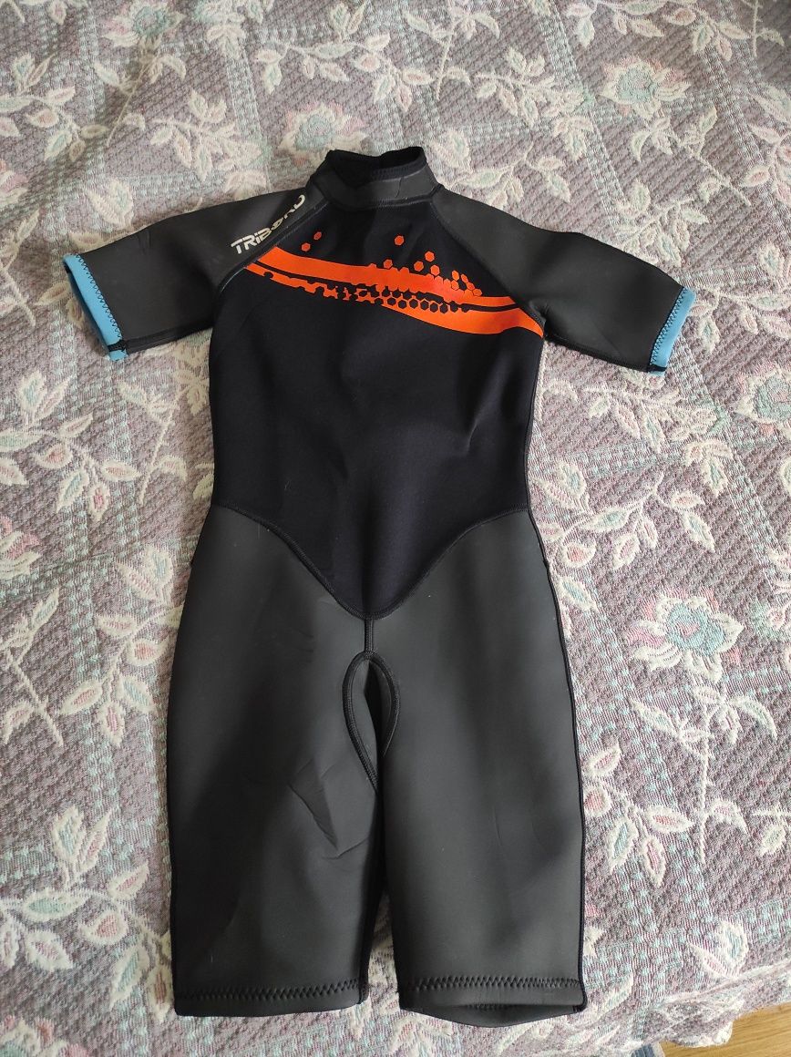 2 Fatos de actividades aquáticas( Surf,Bodyboard,etc) criança 10 anos