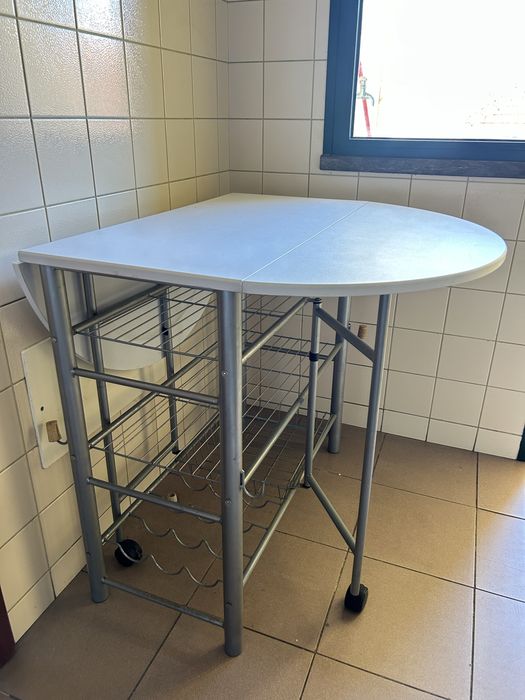 Conjunto mesa de cozinha com oferta das cadeiras