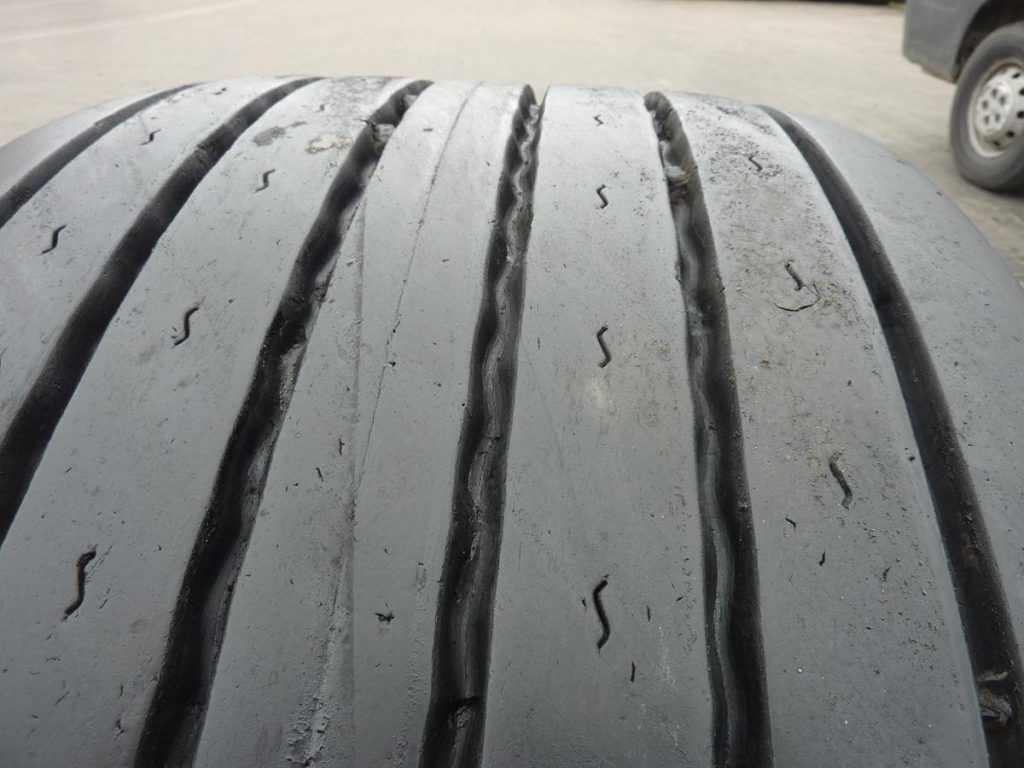 Opona używana ciężarowa 435/50R19.5 KUMHO KLT03; 680zł C2223